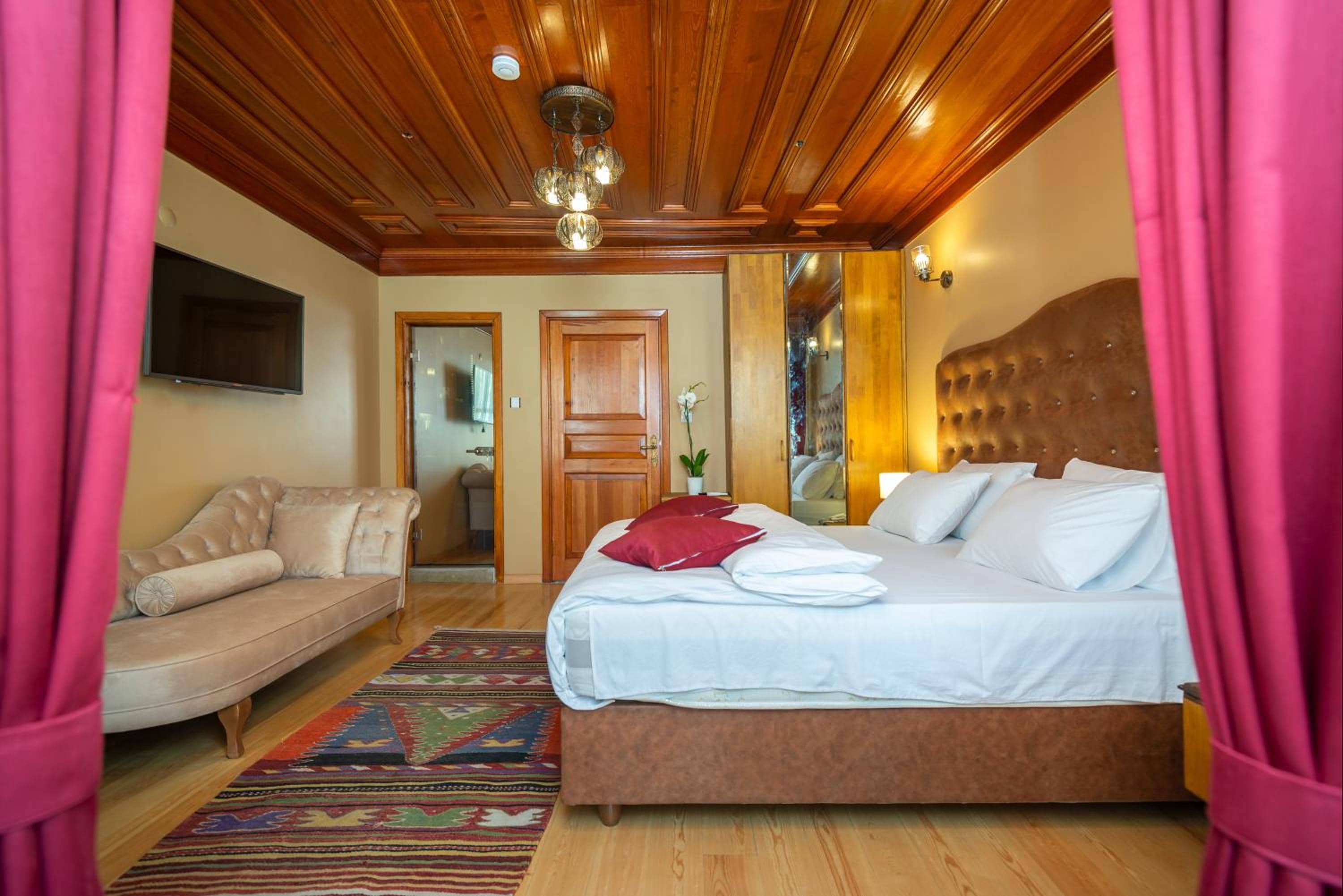Wonder Wood Hotel — 5