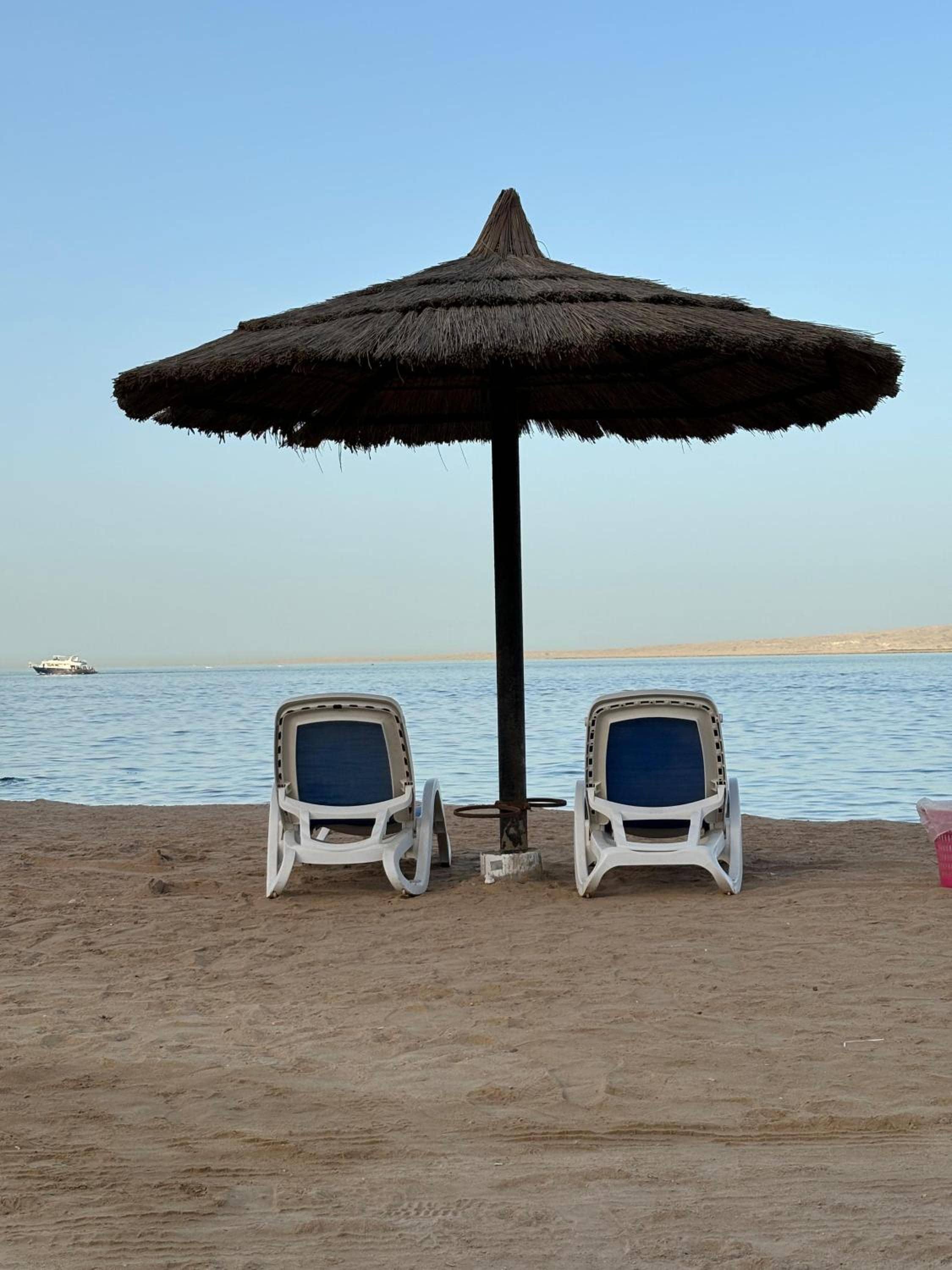 Central Hurghada with Private Beach & Resort Pools — 4