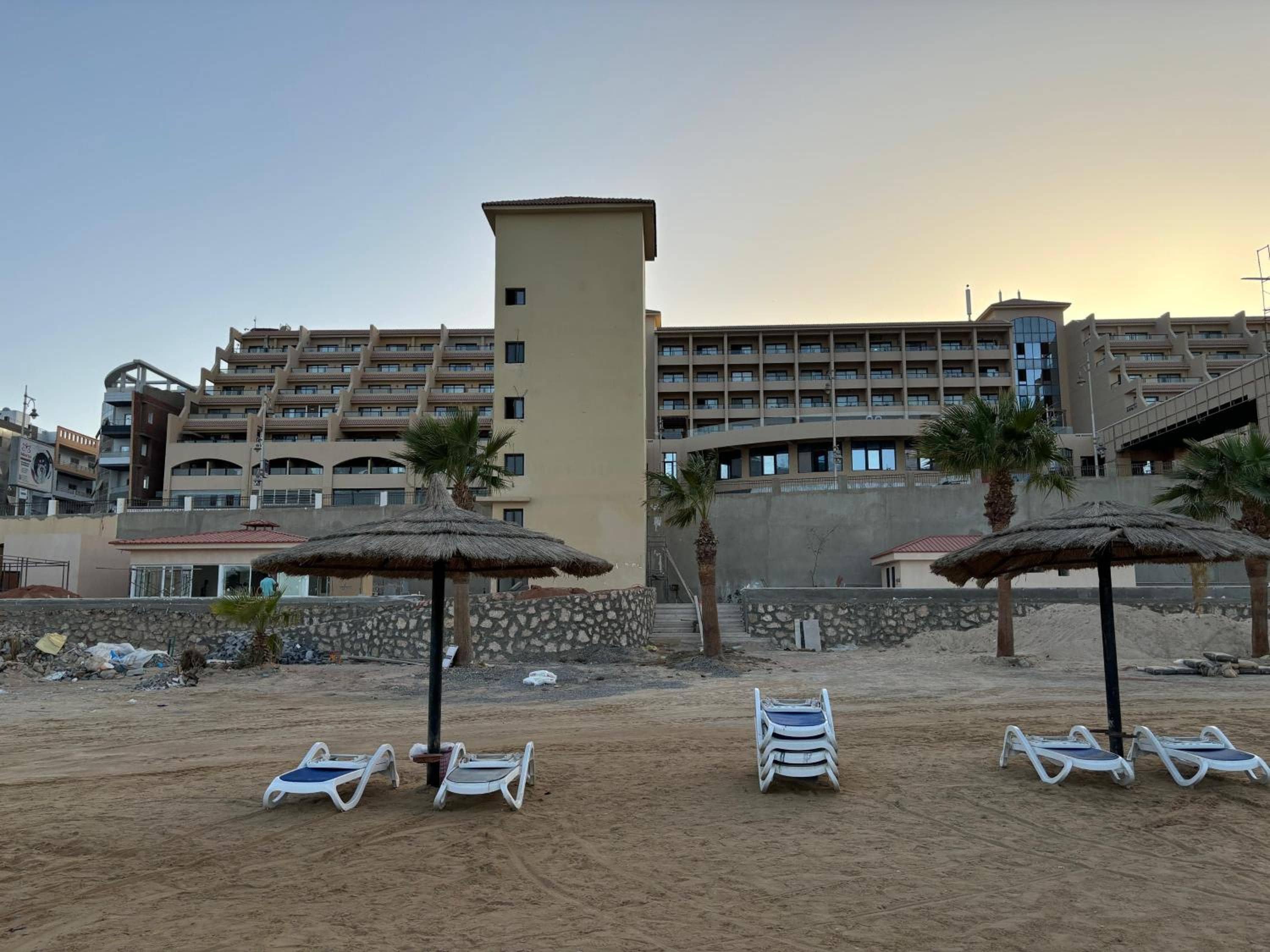 Central Hurghada with Private Beach & Resort Pools — 3