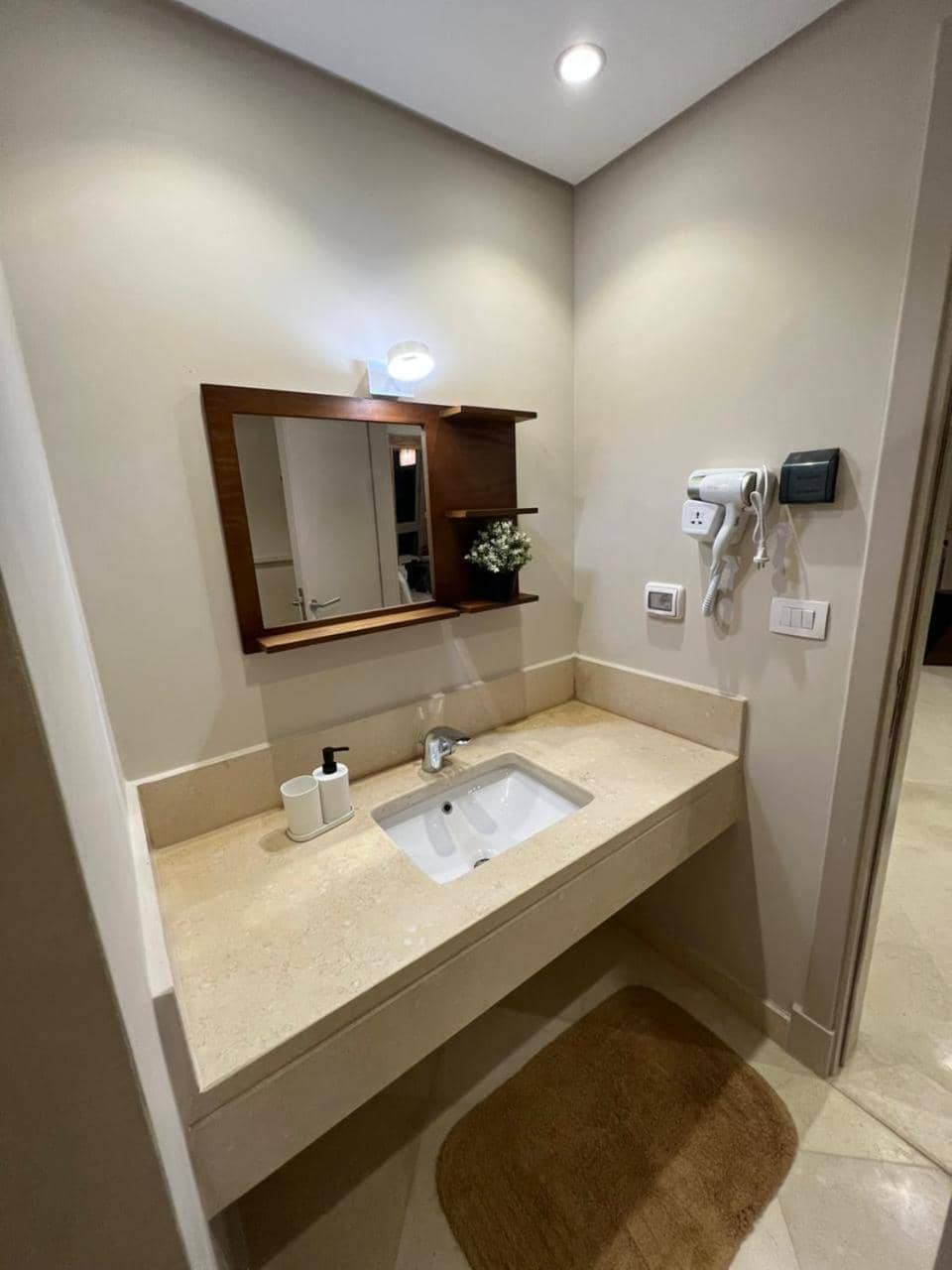 M8 free access to the BEACH and POOL — 2