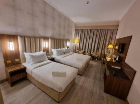 Top-Floor Gem & Heated Pool Walk to Attractions — 4