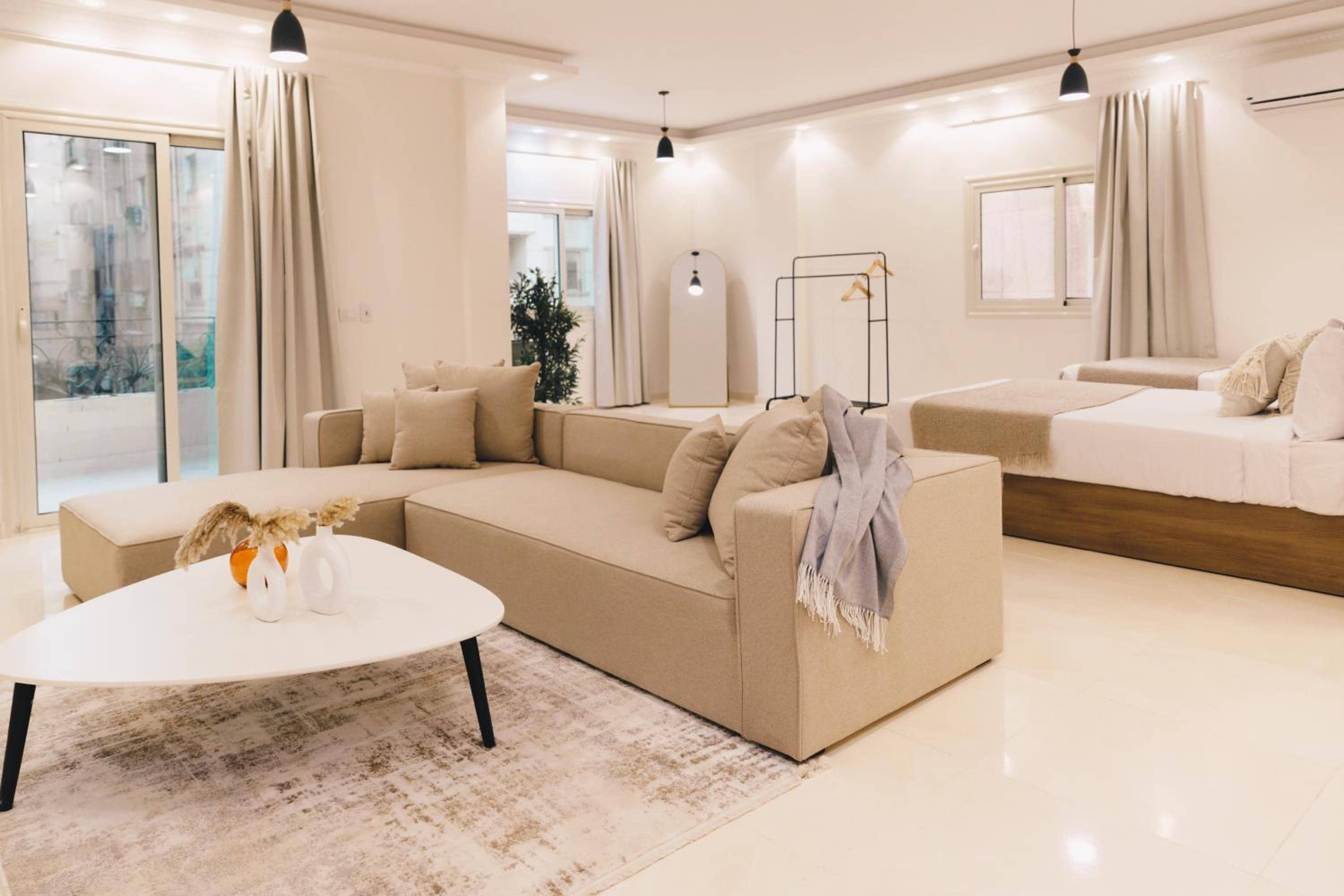 VIOLA by Elegant Hospitality - near Waterway Mall — 4