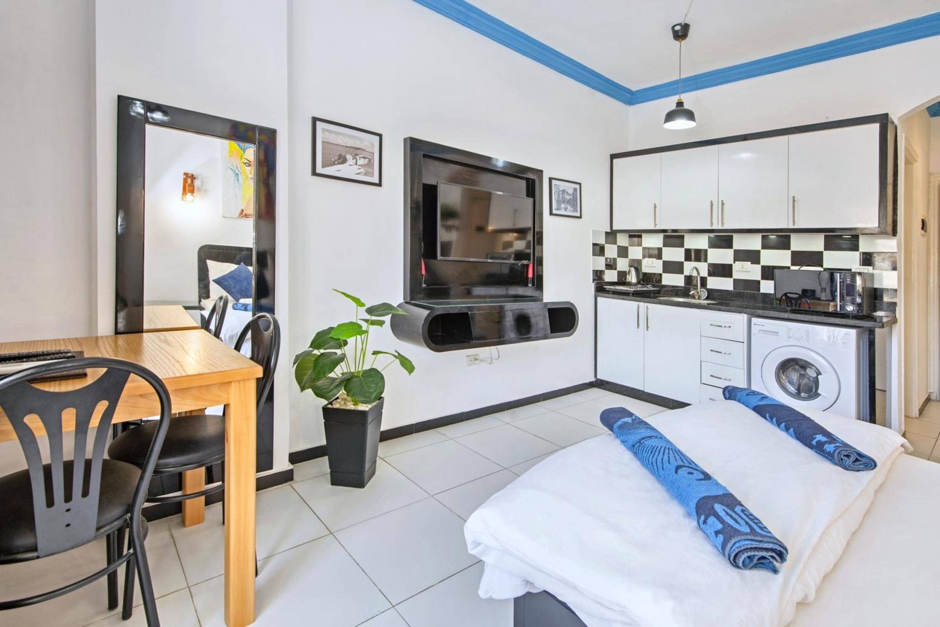 Rare New Marina Hotspot With Fast Free WIFI, Balcony & Pool - Western Standards - Sheraton Plaza 414 — 5