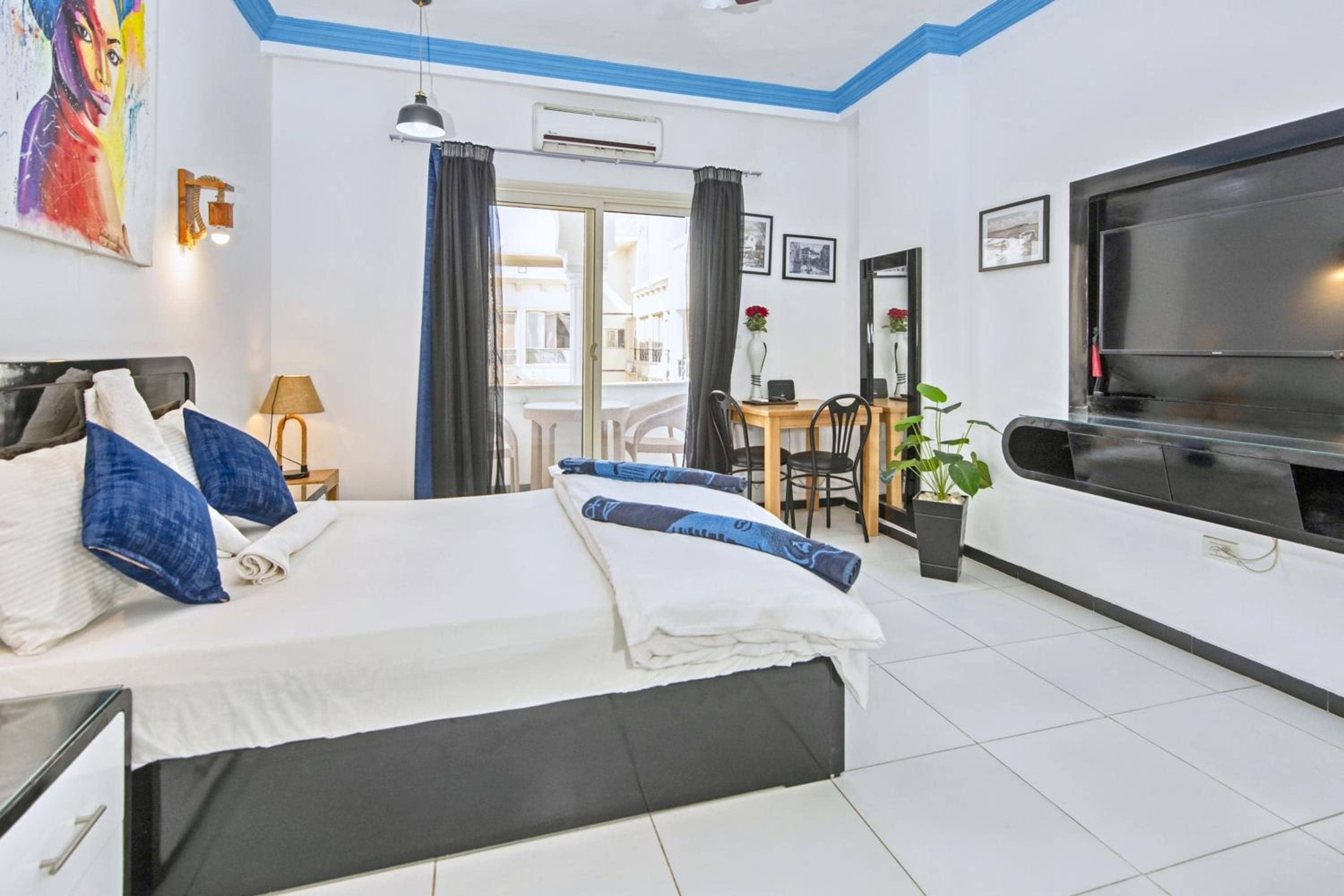 Rare New Marina Hotspot With Fast Free WIFI, Balcony & Pool - Western Standards - Sheraton Plaza 414 — 3
