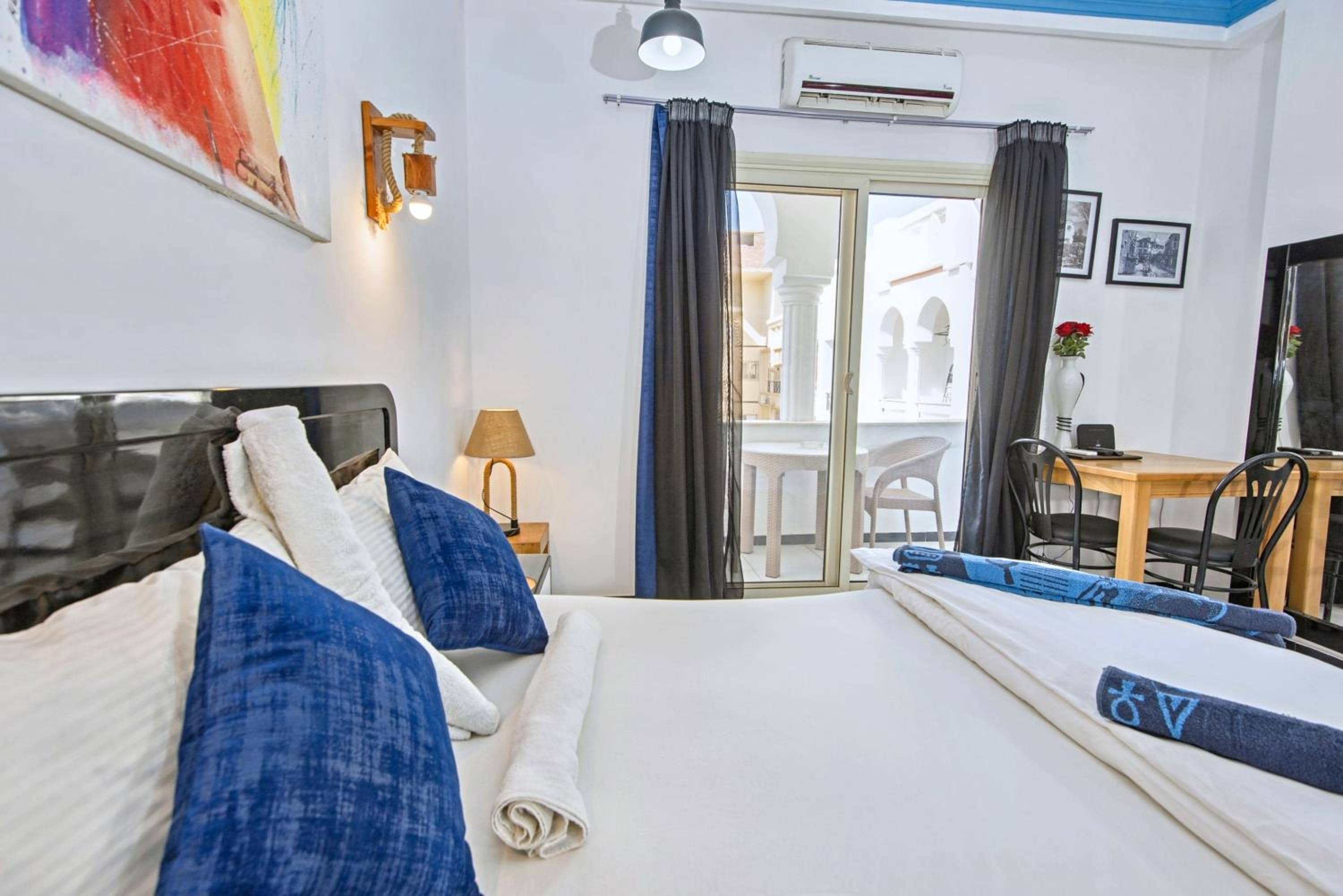 Rare New Marina Hotspot With Fast Free WIFI, Balcony & Pool - Western Standards - Sheraton Plaza 414 — 4