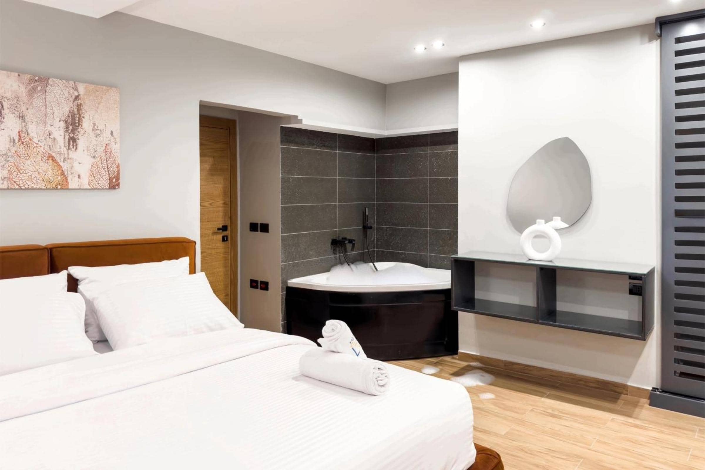 The 2BDR Obsidian Jacuzzi Stay 5min to CAI Airport — 5