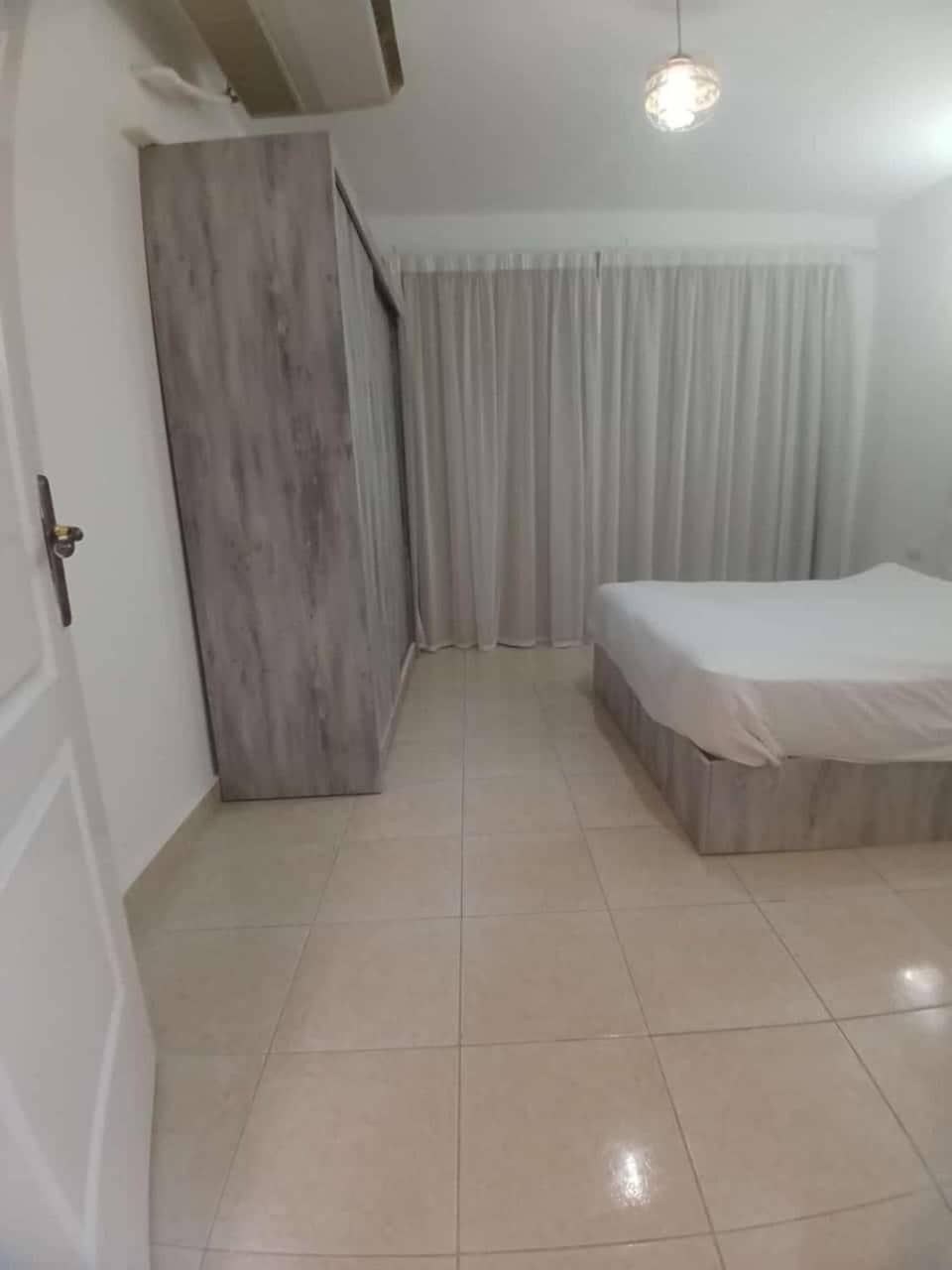 3 Zimmerwohnung mit 13 Pools — 2