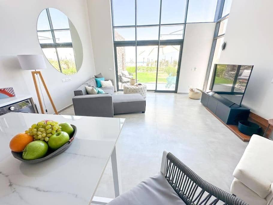 Beachfront Spacious Somabay Loft — 4