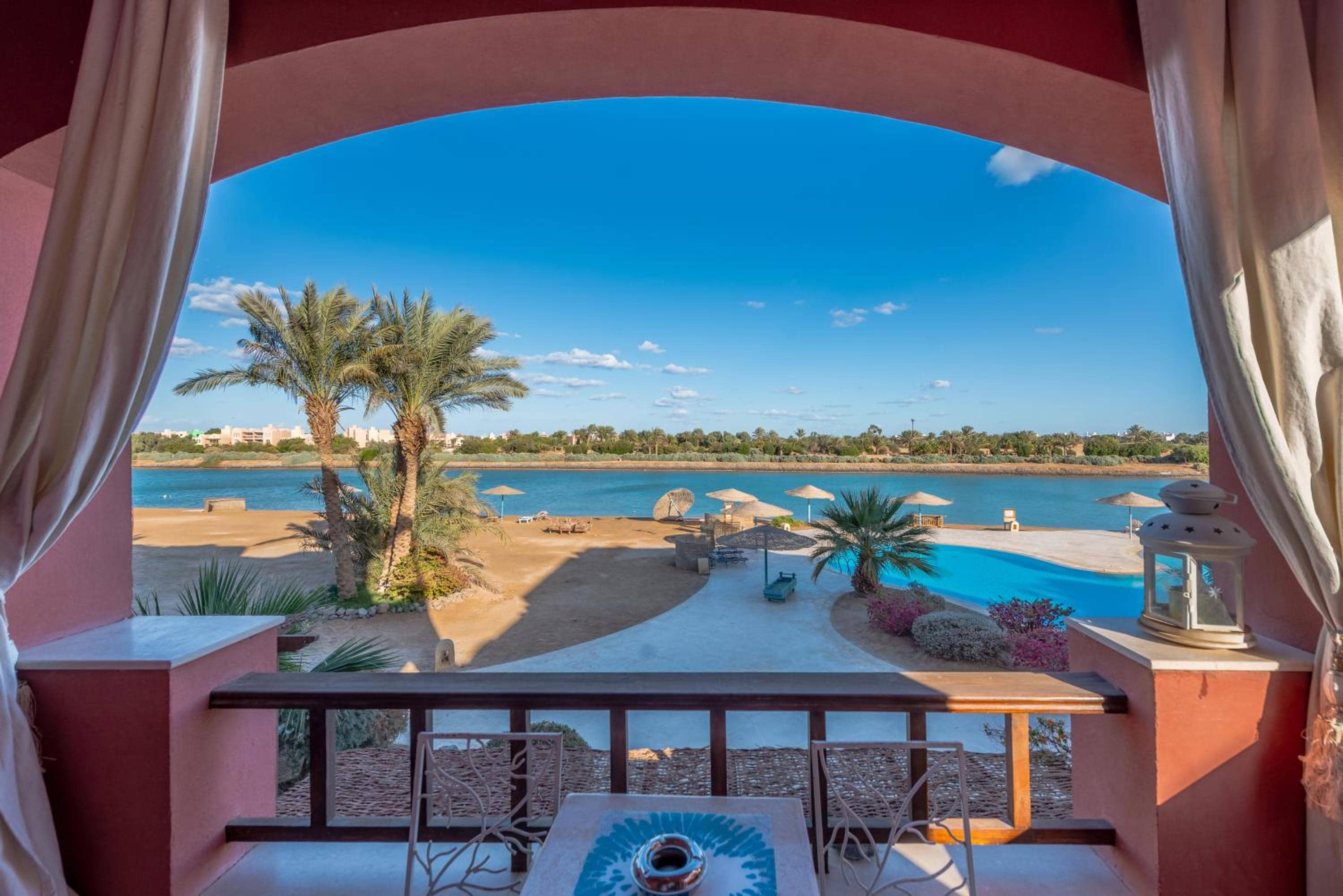 Special style apartment with pool at lagoon — 3