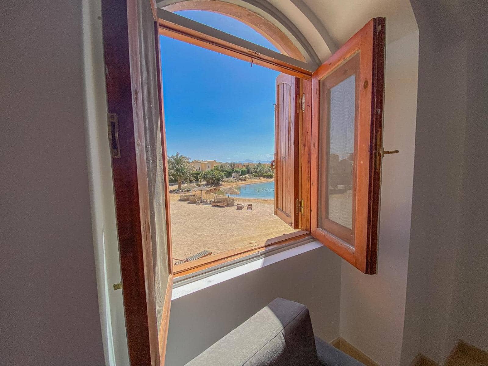 Bright apartment with large balcony & lagoon — 5