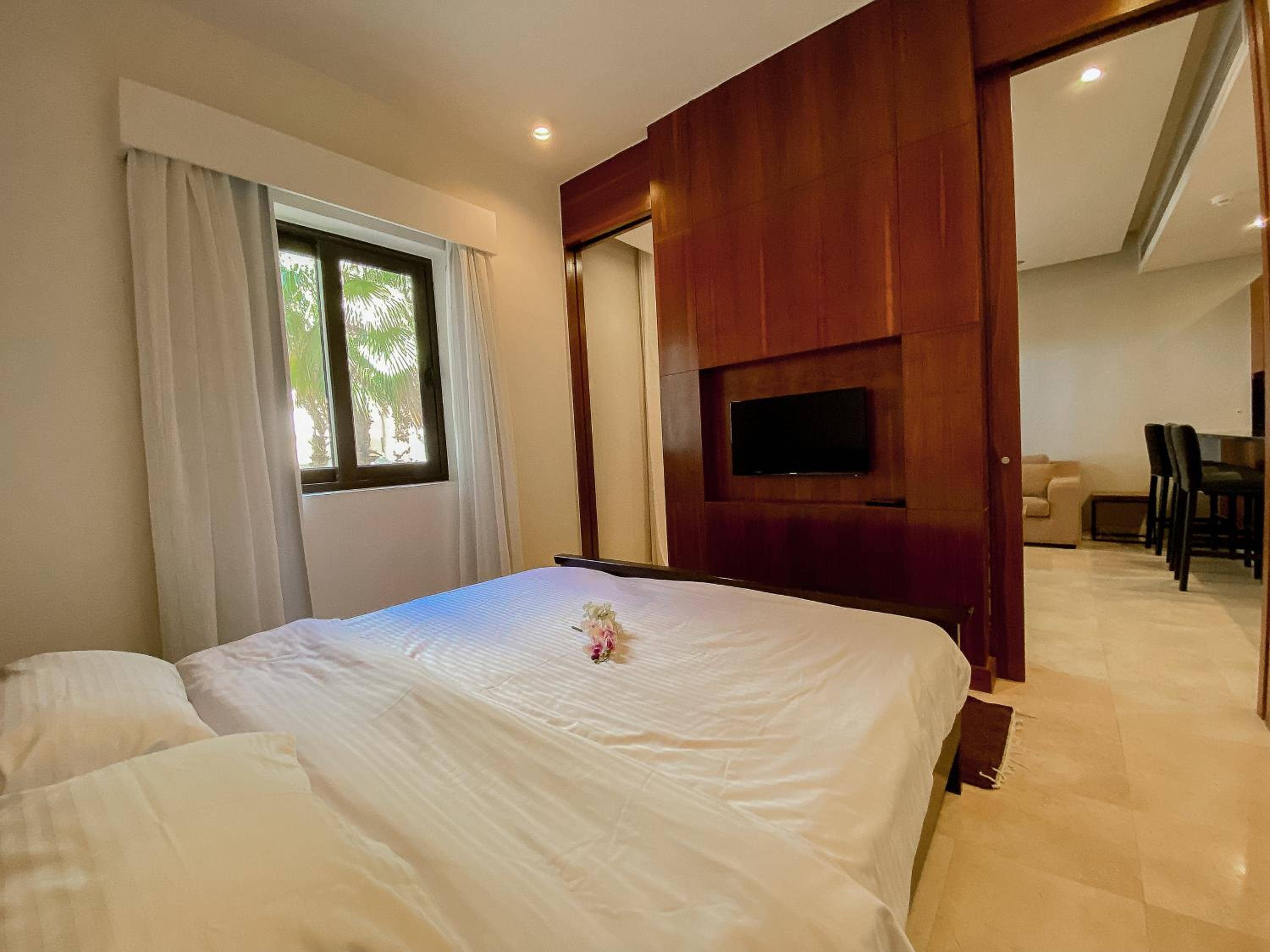 Modern 1 Bedroom Apartment in Ancient Sands — 2