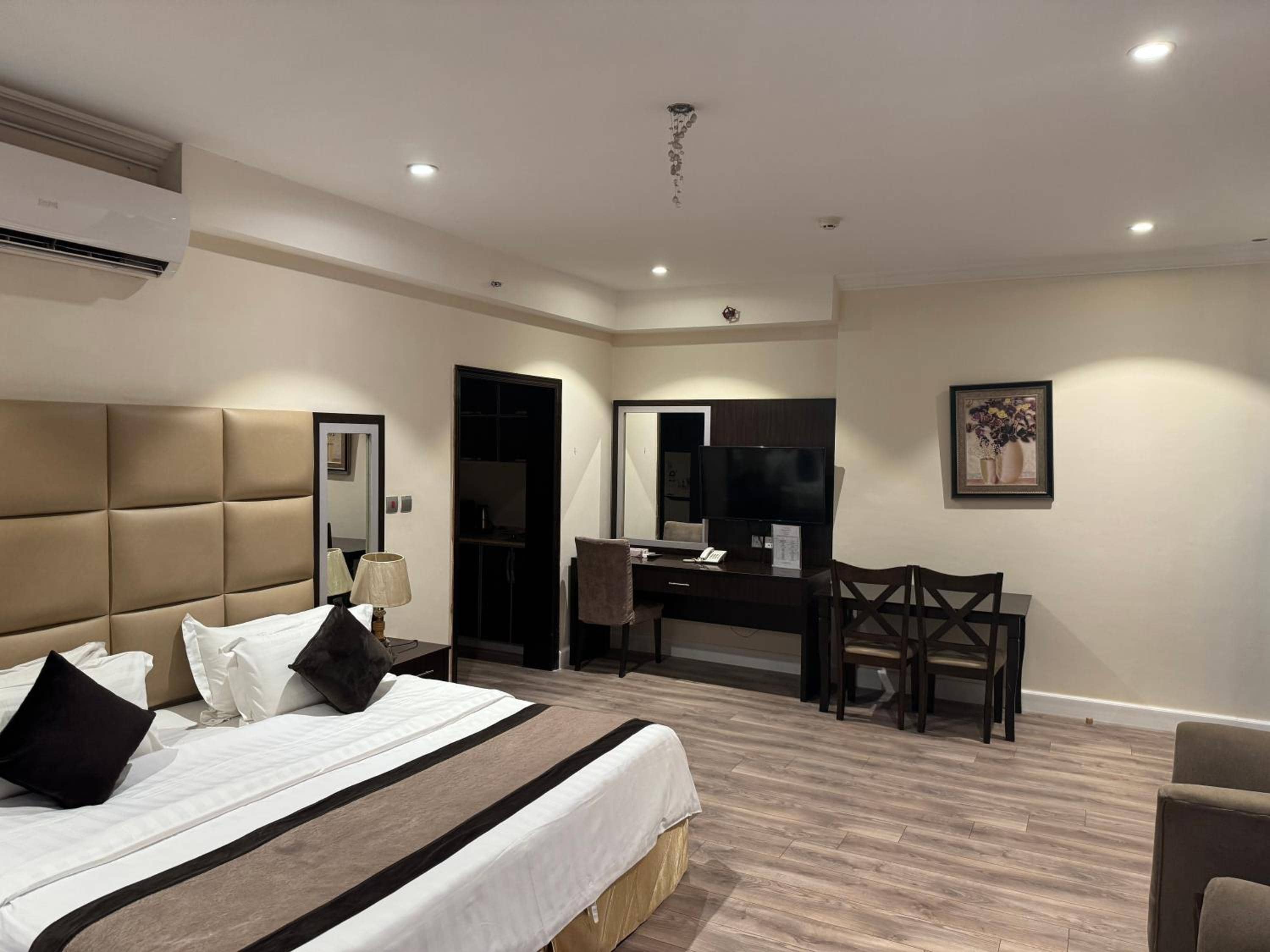 Alshaheen Suites — 4