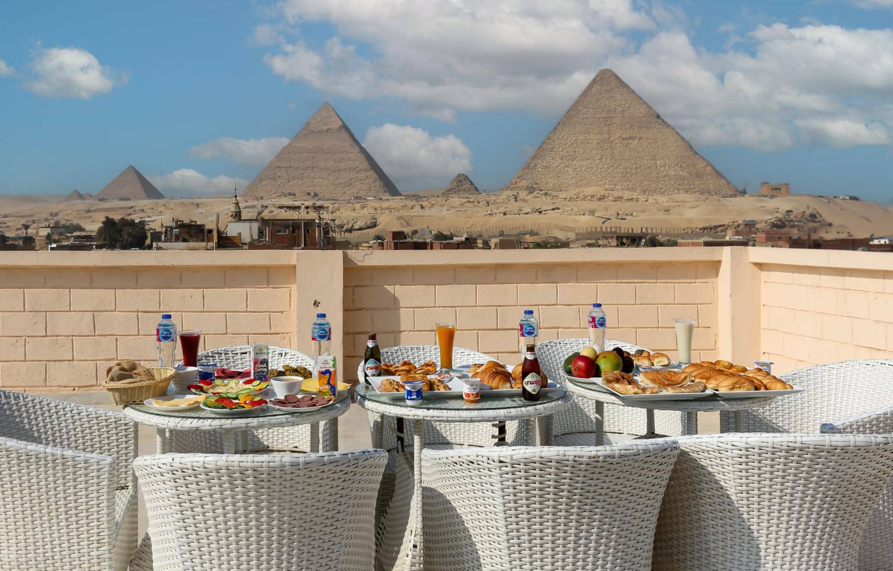 Pyramids Palace INN 5 Minutes from the New Grand Museum