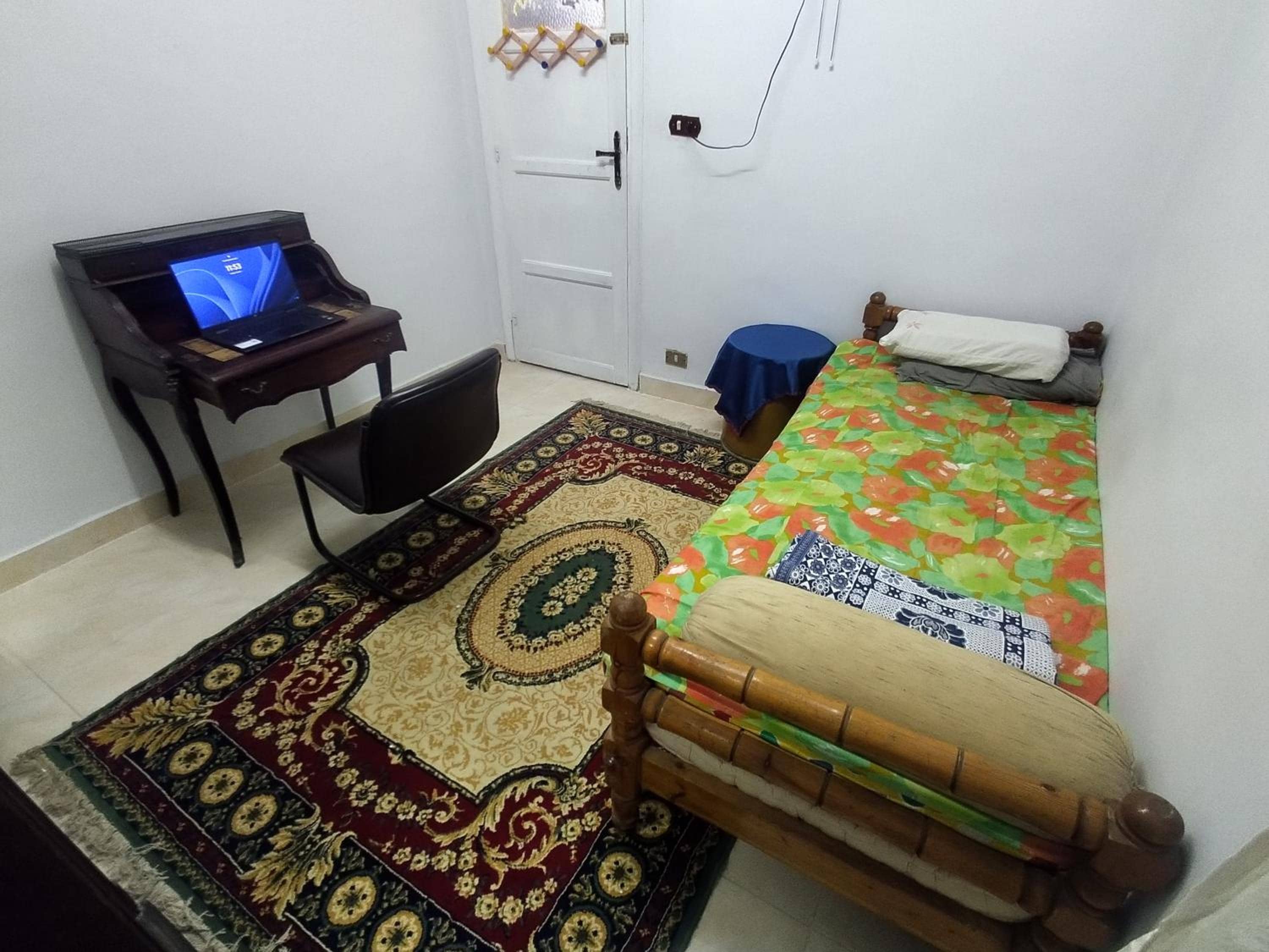 Loran Room for men only — 4