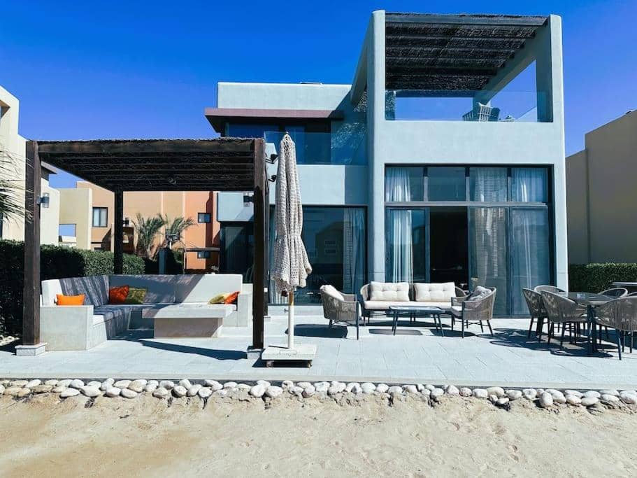 Luminous 4BR Villa, Free Pool & Lagoon Access At Gouna — 5