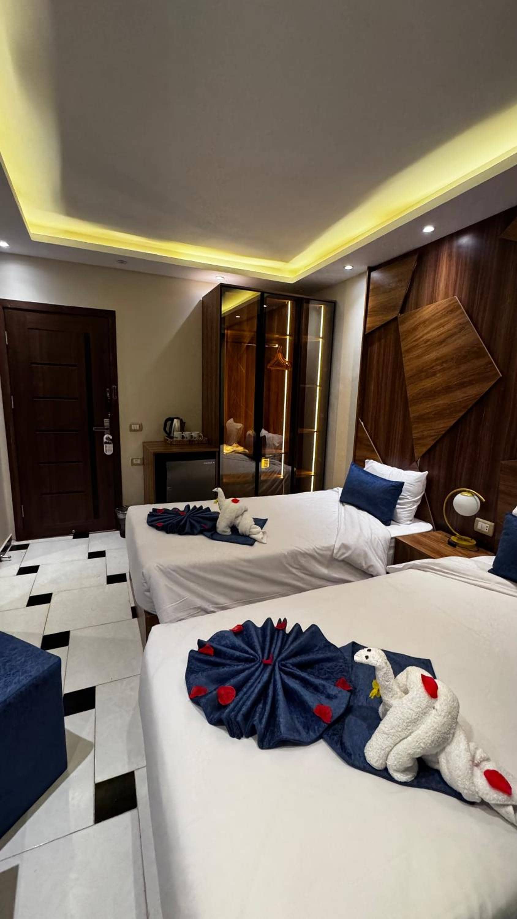 Pharaonic Pyramids Inn & jacuzzi — 4