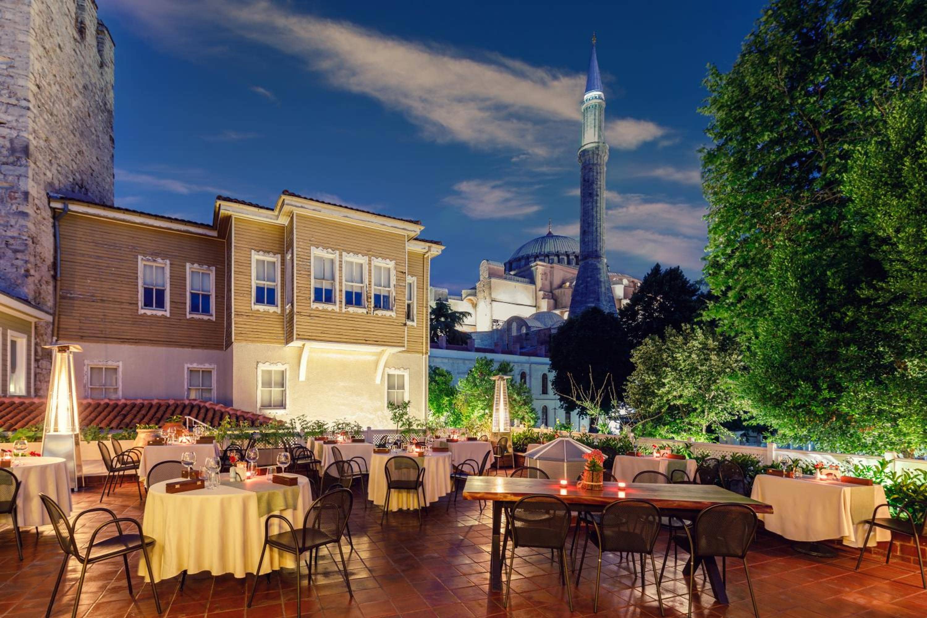 Hagia Sofia Mansions Istanbul, Curio Collection by Hilton — 4