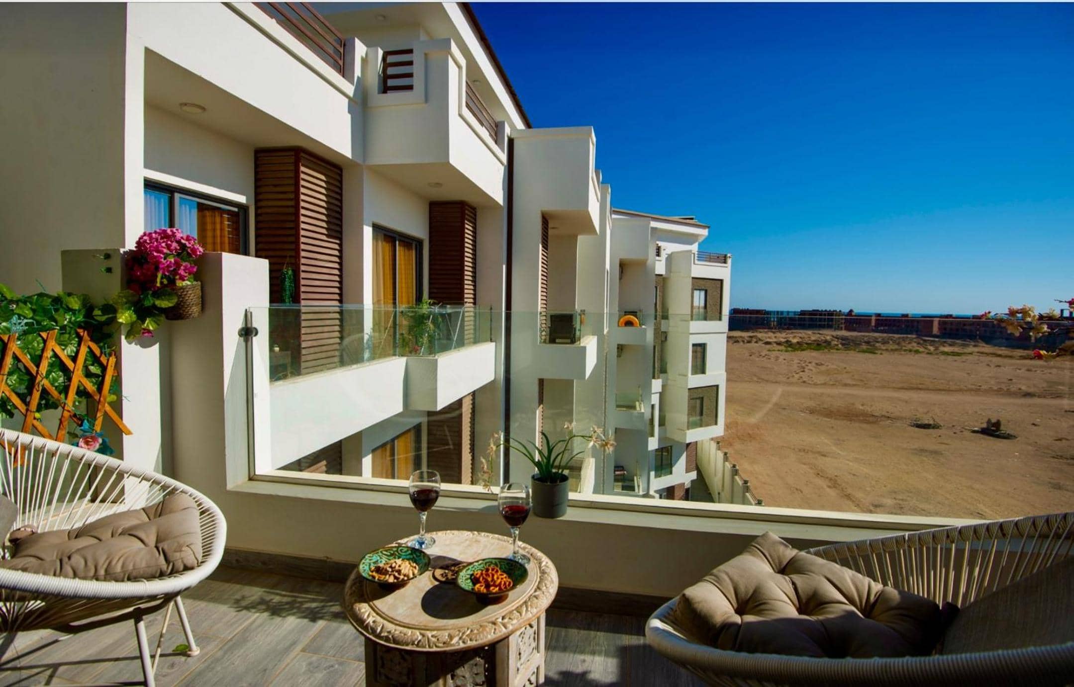 Sea View Suite Sleeps 2 with Parking — 2