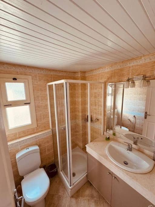 Modern Duplex Chalet with Lake View Einbay — 4