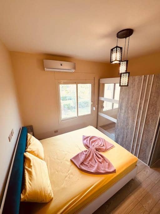Spacious 3BR Einbay Chalet by the Pool — 4