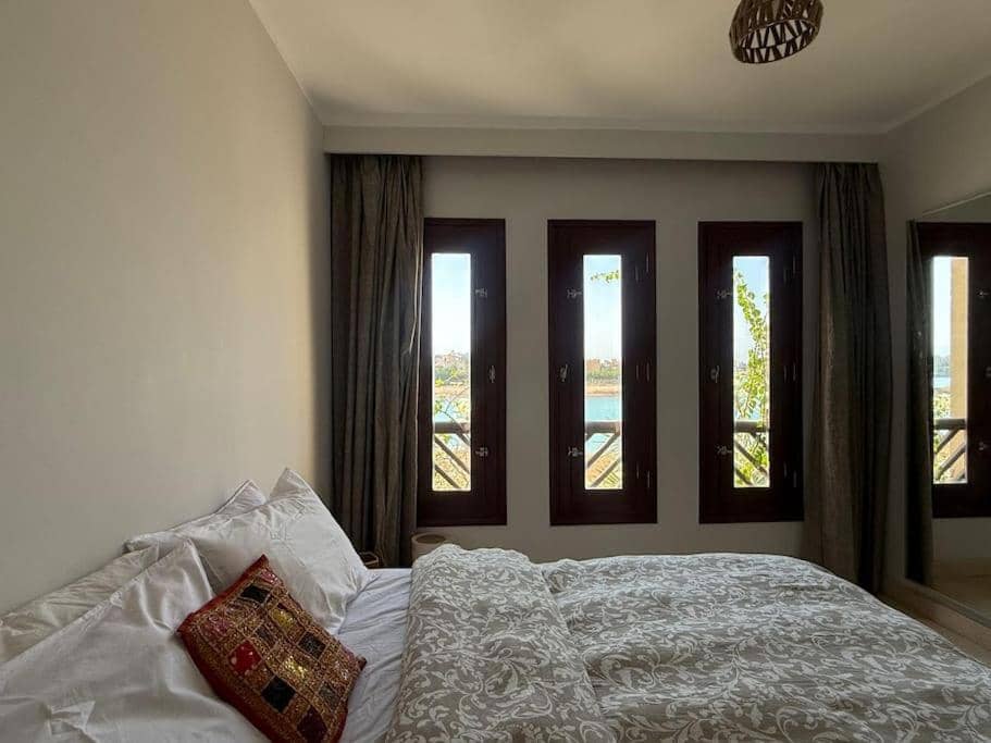 The Charming Beachfront Retreat in Fanadir — 2