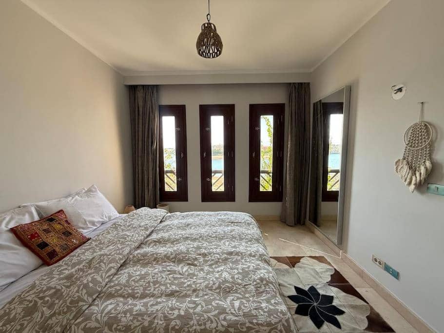 The Charming Beachfront Retreat in Fanadir — 3