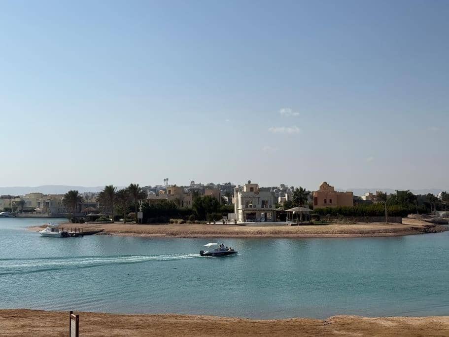 The Charming Beachfront Retreat in Fanadir