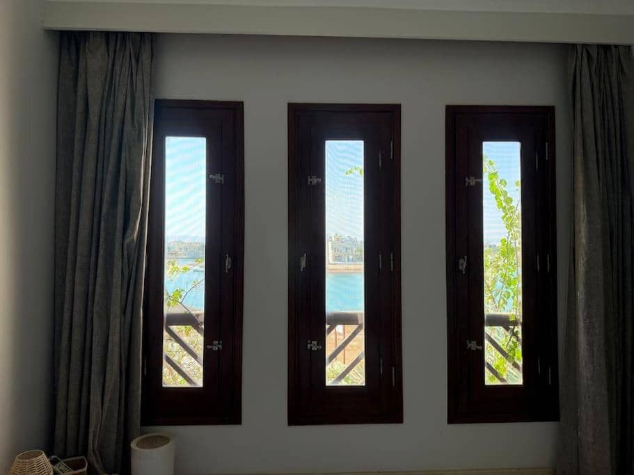 The Charming Beachfront Retreat in Fanadir — 5