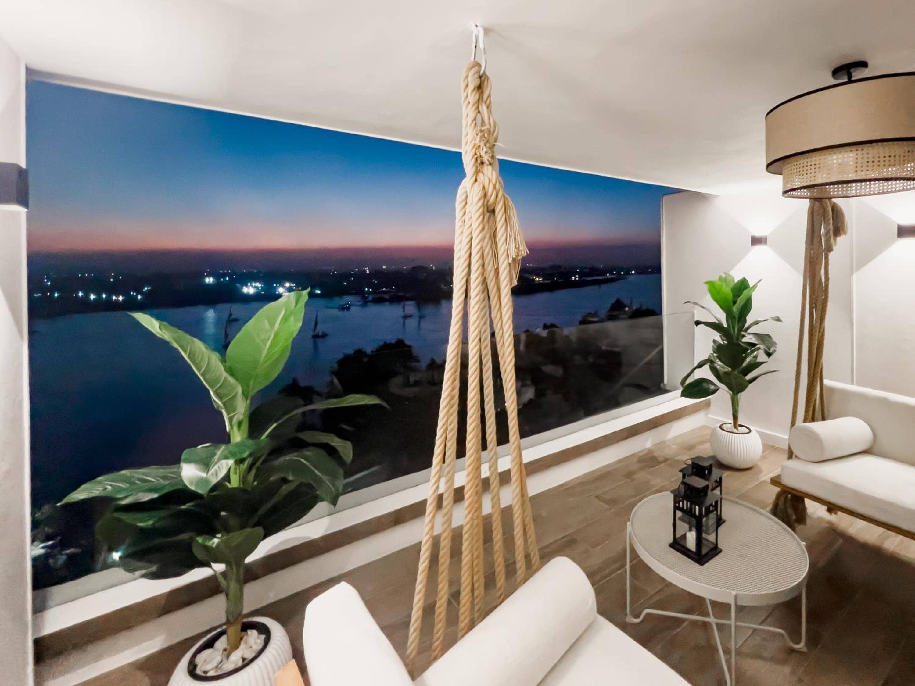 Luxurious Apartment with Pyramid & Nile View — 3