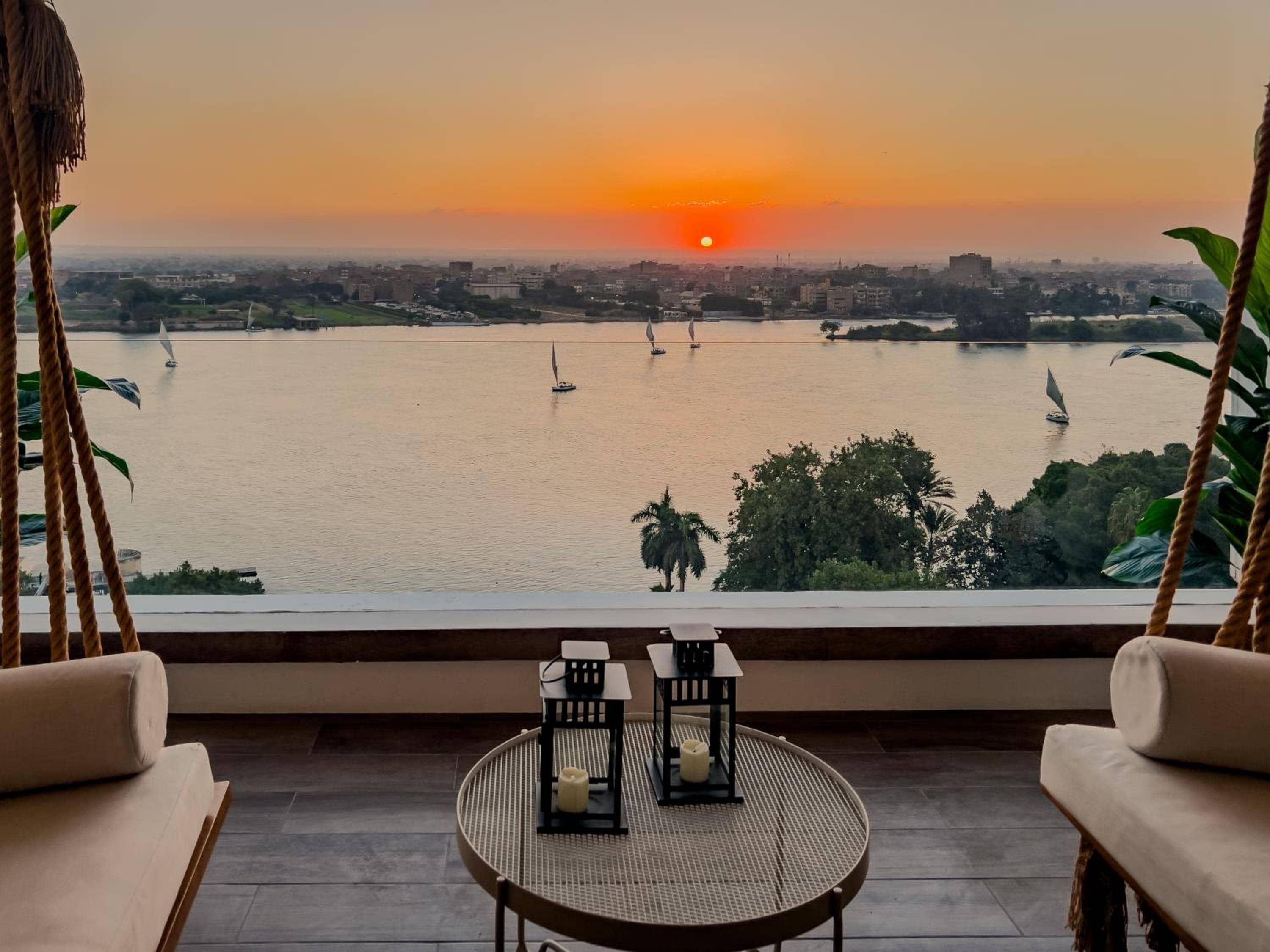 Luxurious Apartment with Pyramid & Nile View — 2