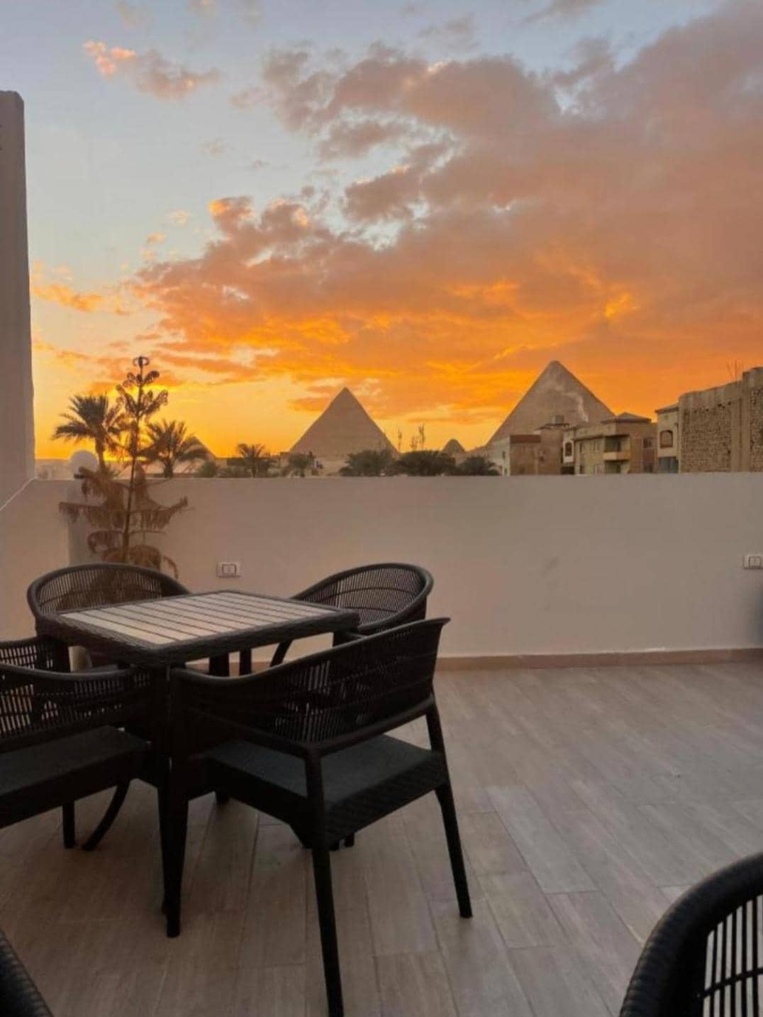 Night Pyramids Inn Hotel