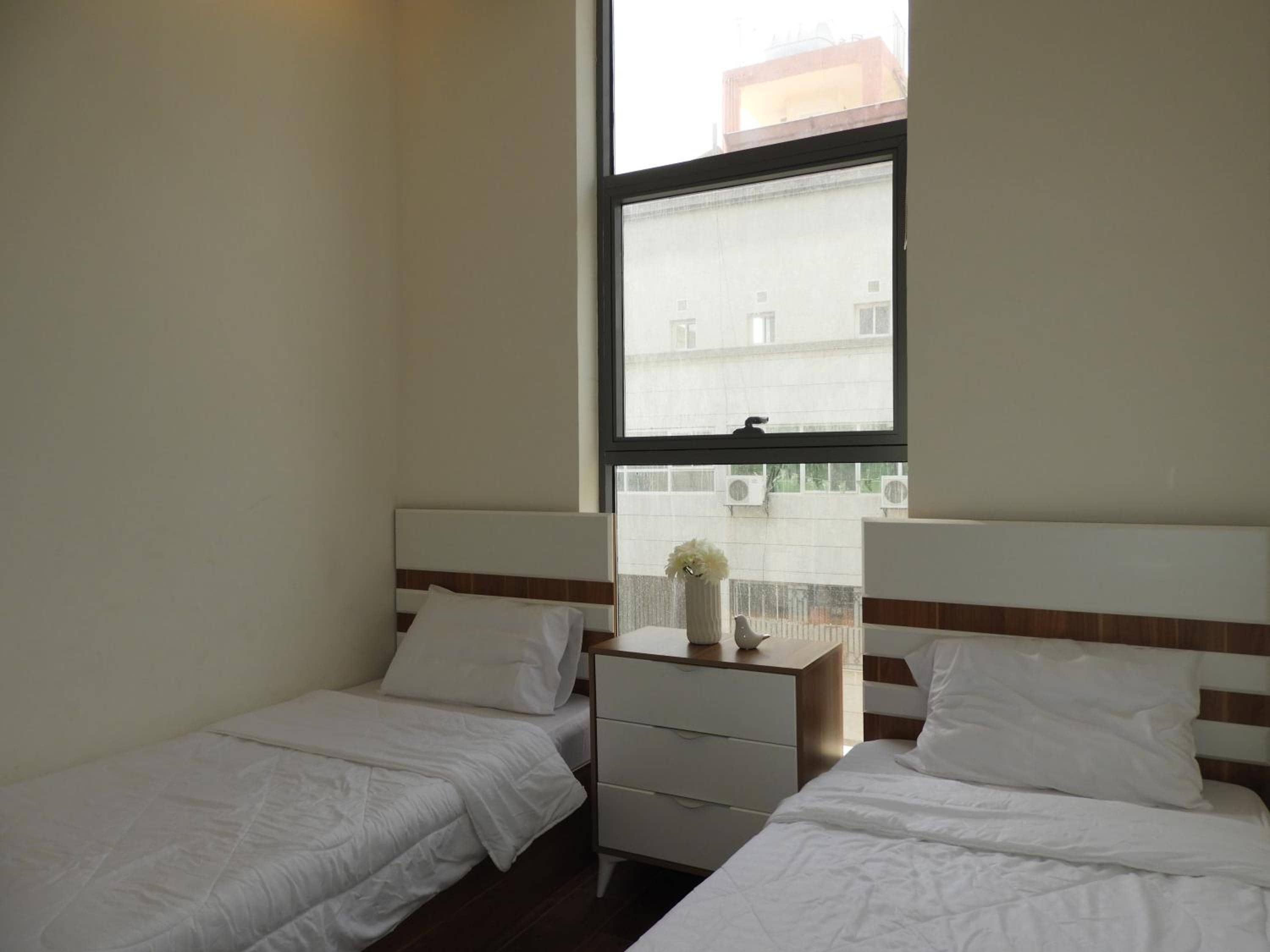 Modern, Spacious 2 bedroom with common Rooftop — 2