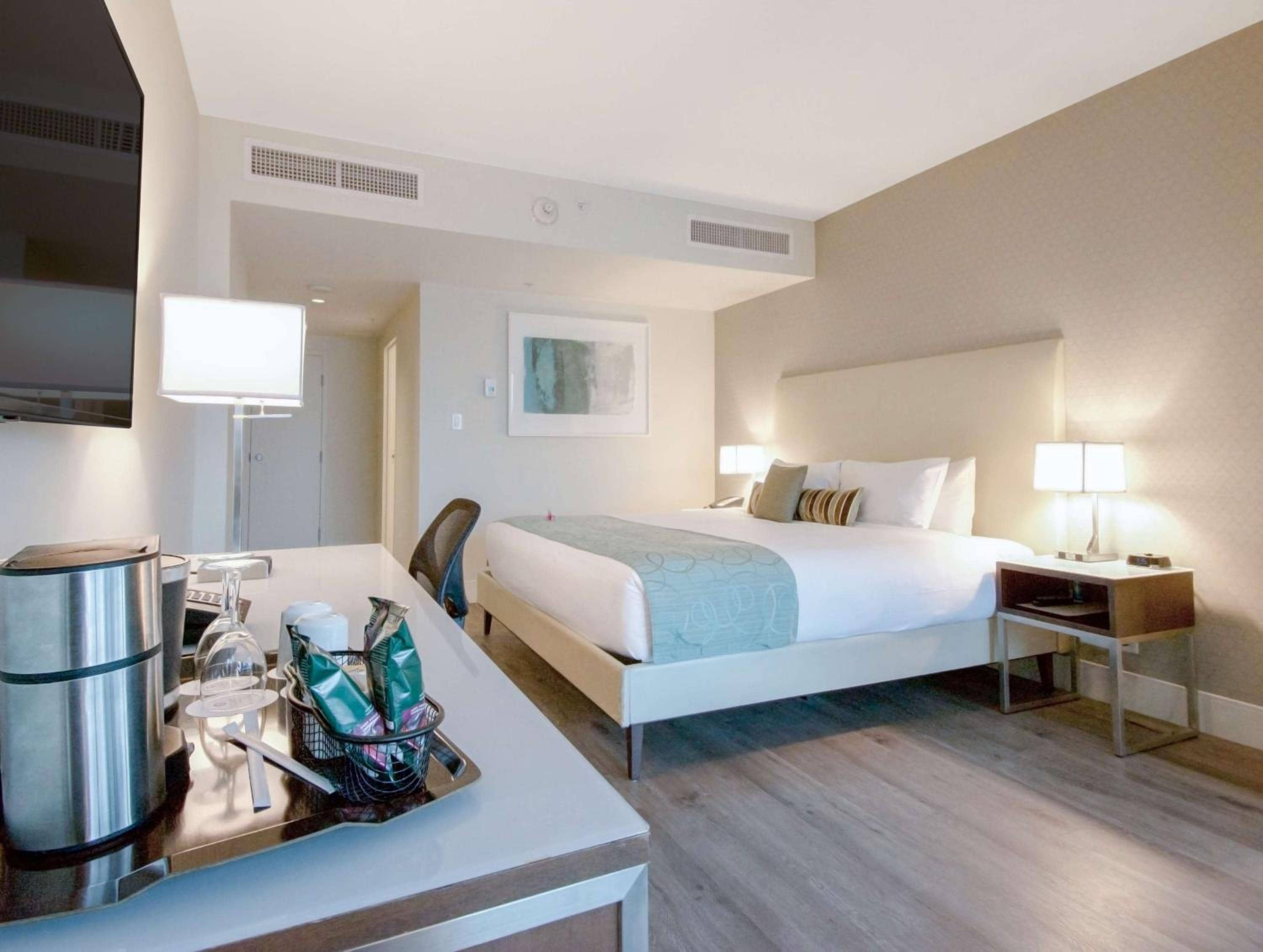 Coast Coal Harbour Vancouver Hotel by APA — 3