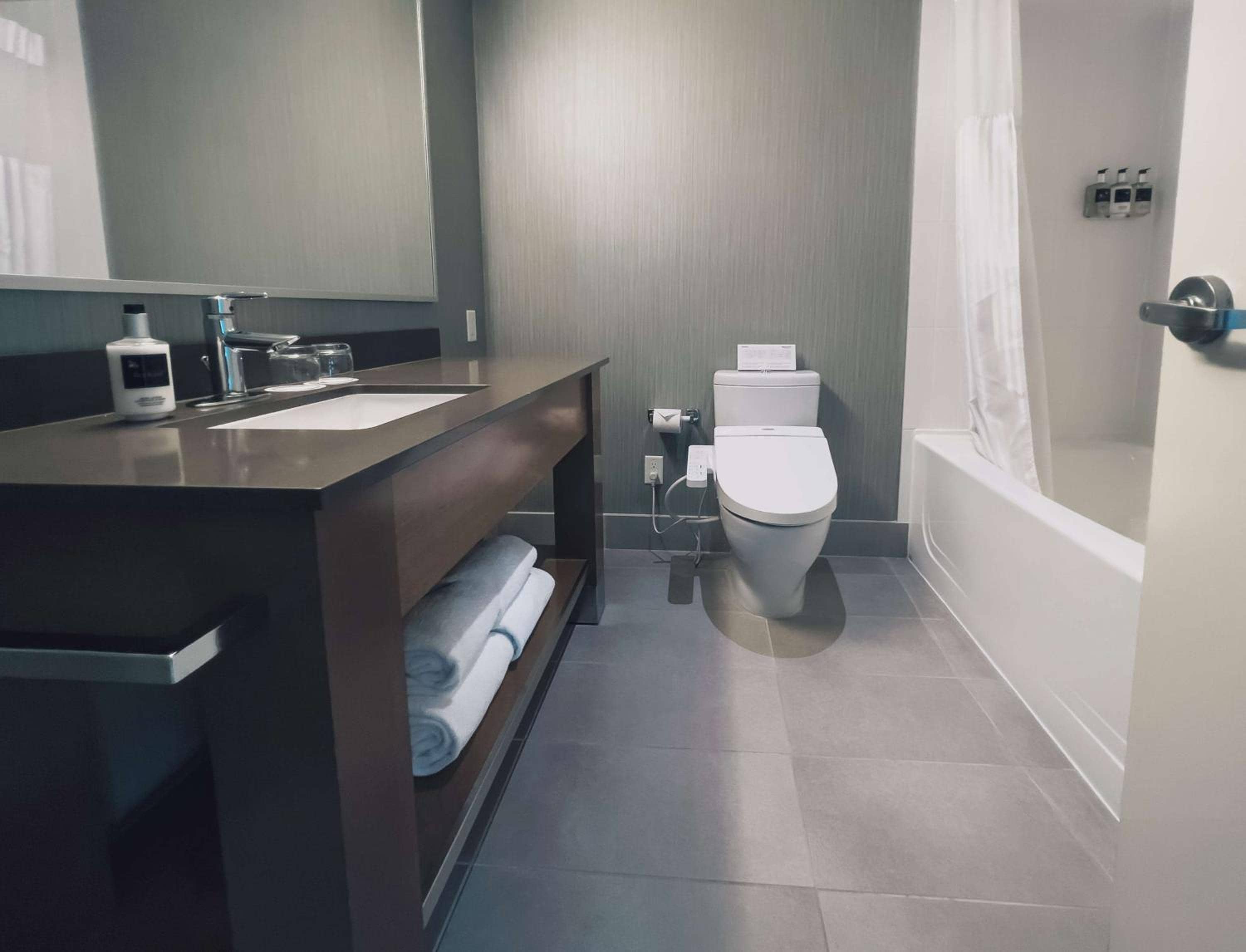 Coast Coal Harbour Vancouver Hotel by APA — 4