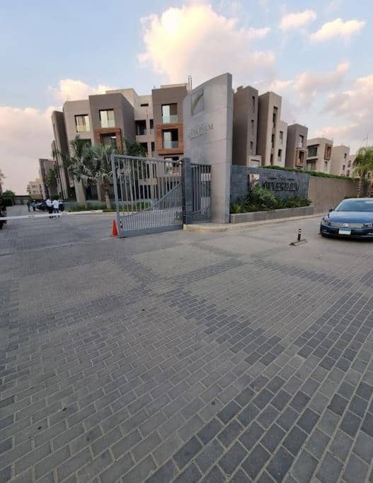 Elegant Garden & Pool View 2-BR Apt - Silverpalm