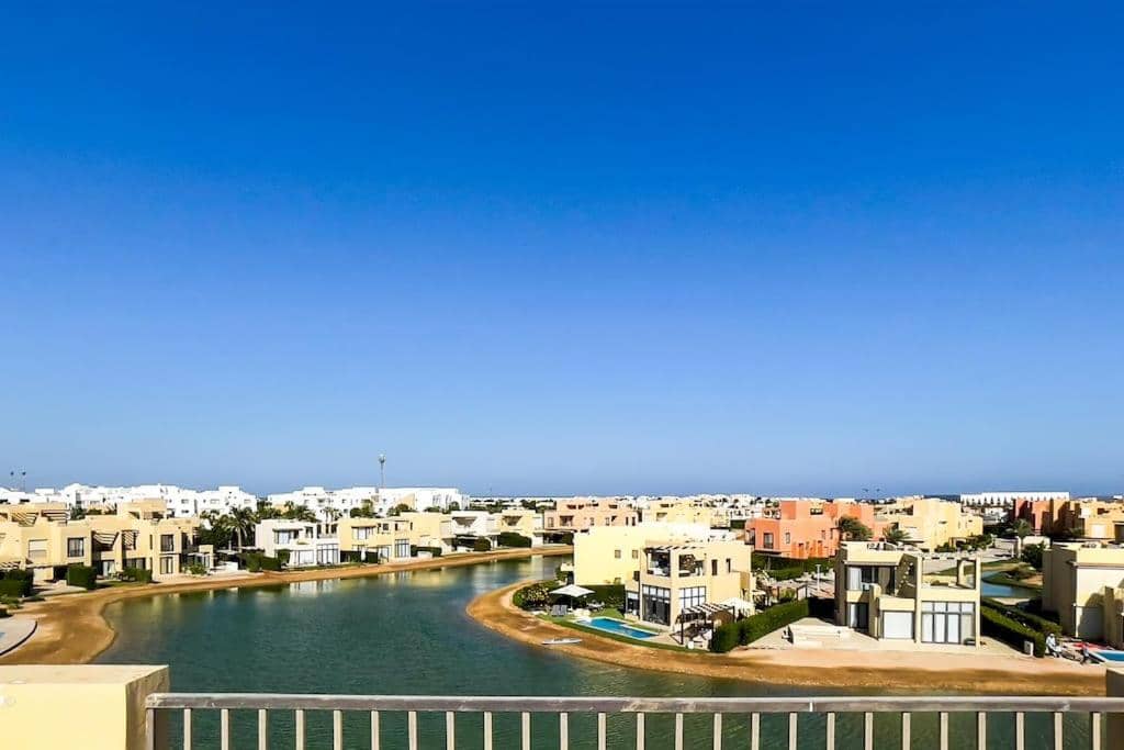 Ollystays Scenic Tawila 2BR, Lagoon & Shared Pool View!