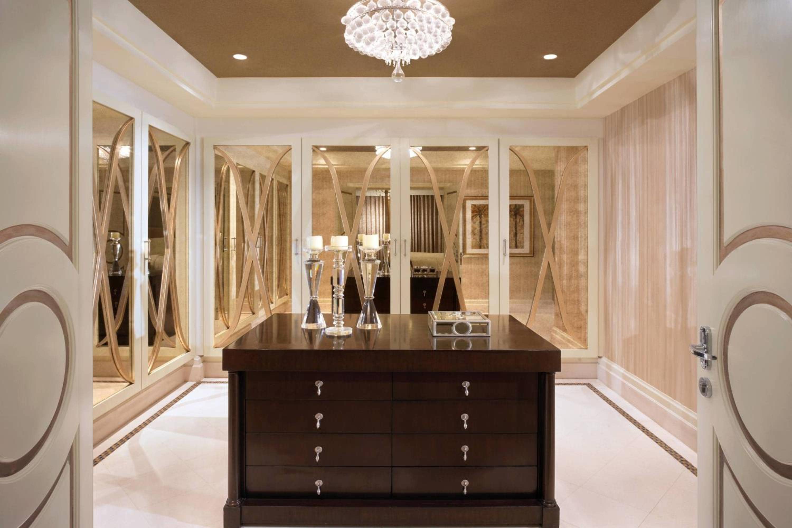 The Ritz-Carlton Abu Dhabi, Grand Canal — 4