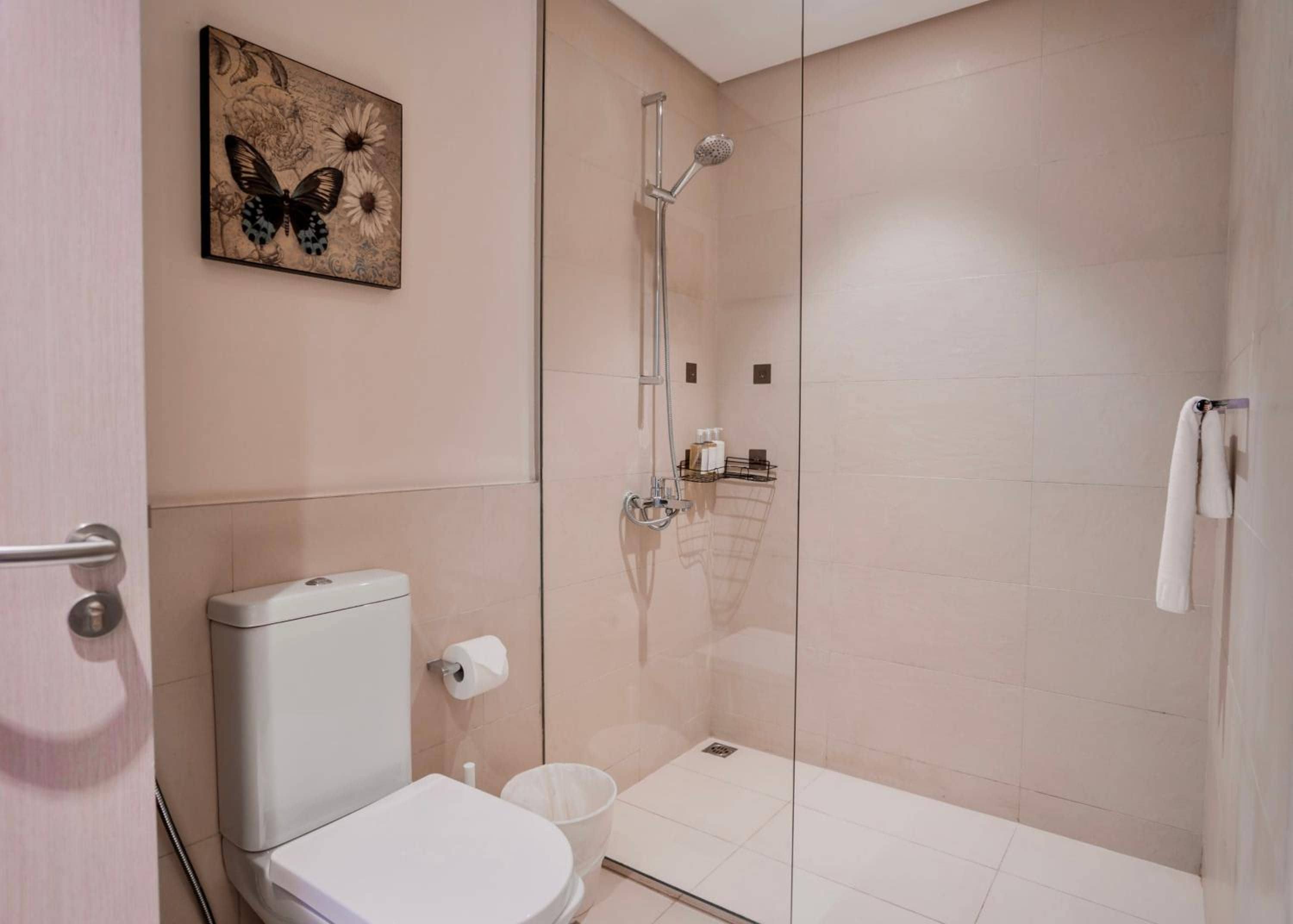 Maison Privee - Modern Yas Island Escape with Peaceful Canal Views — 2