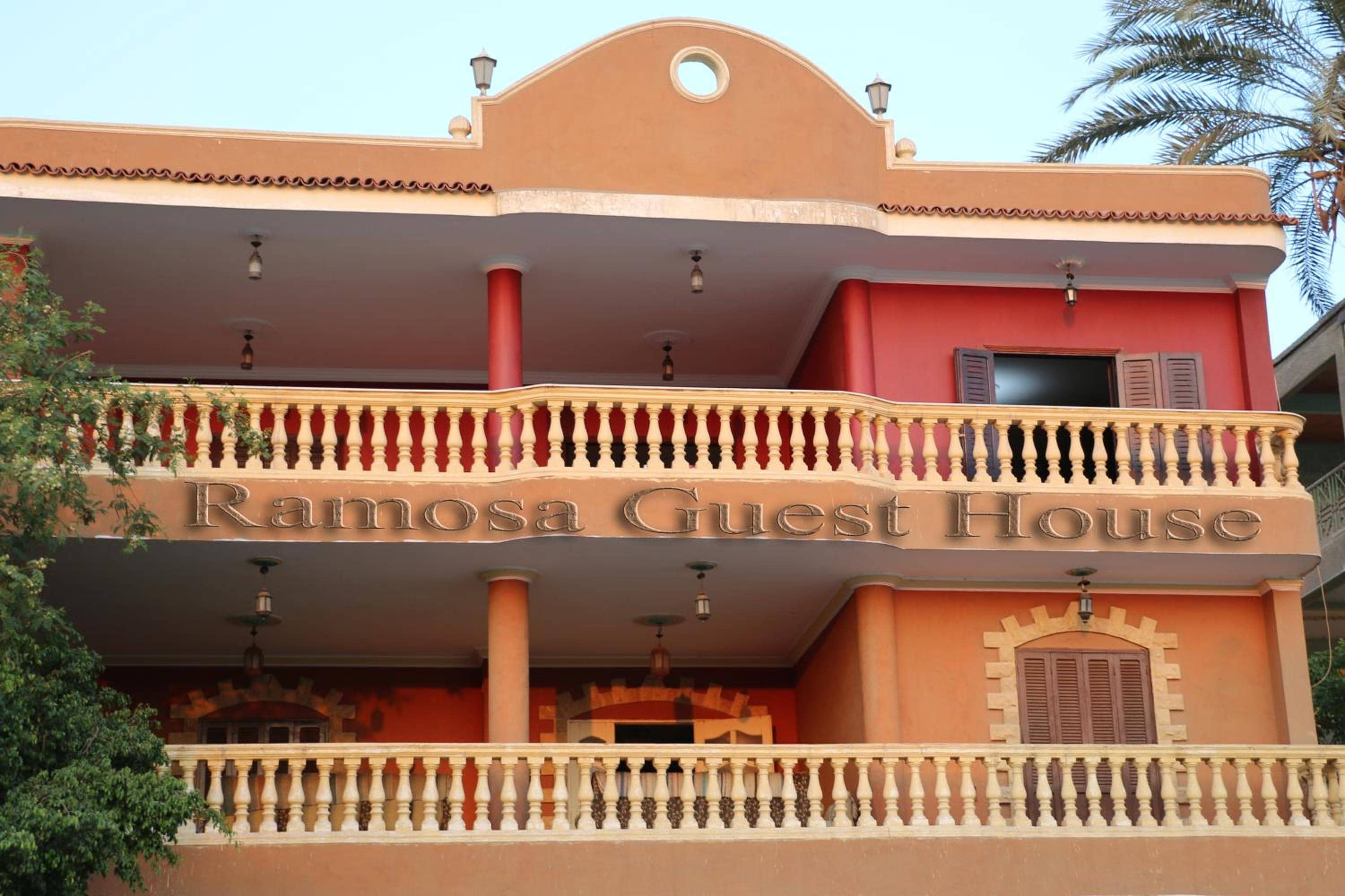 Pyramids Power Inn