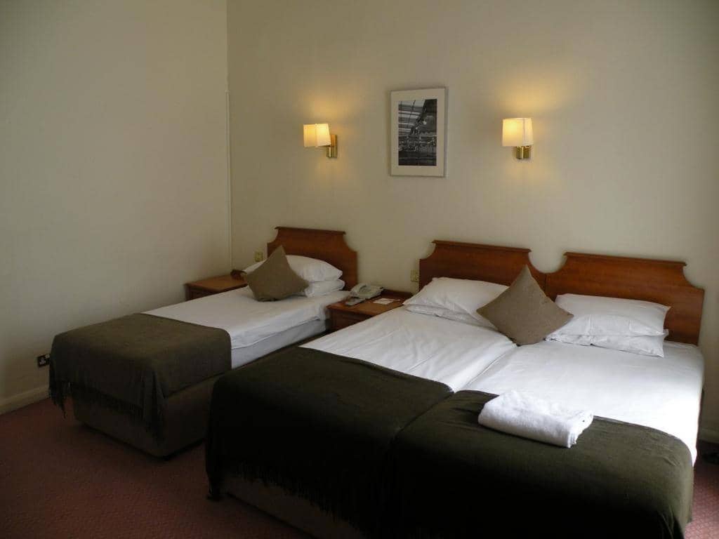 City Hotel — 4