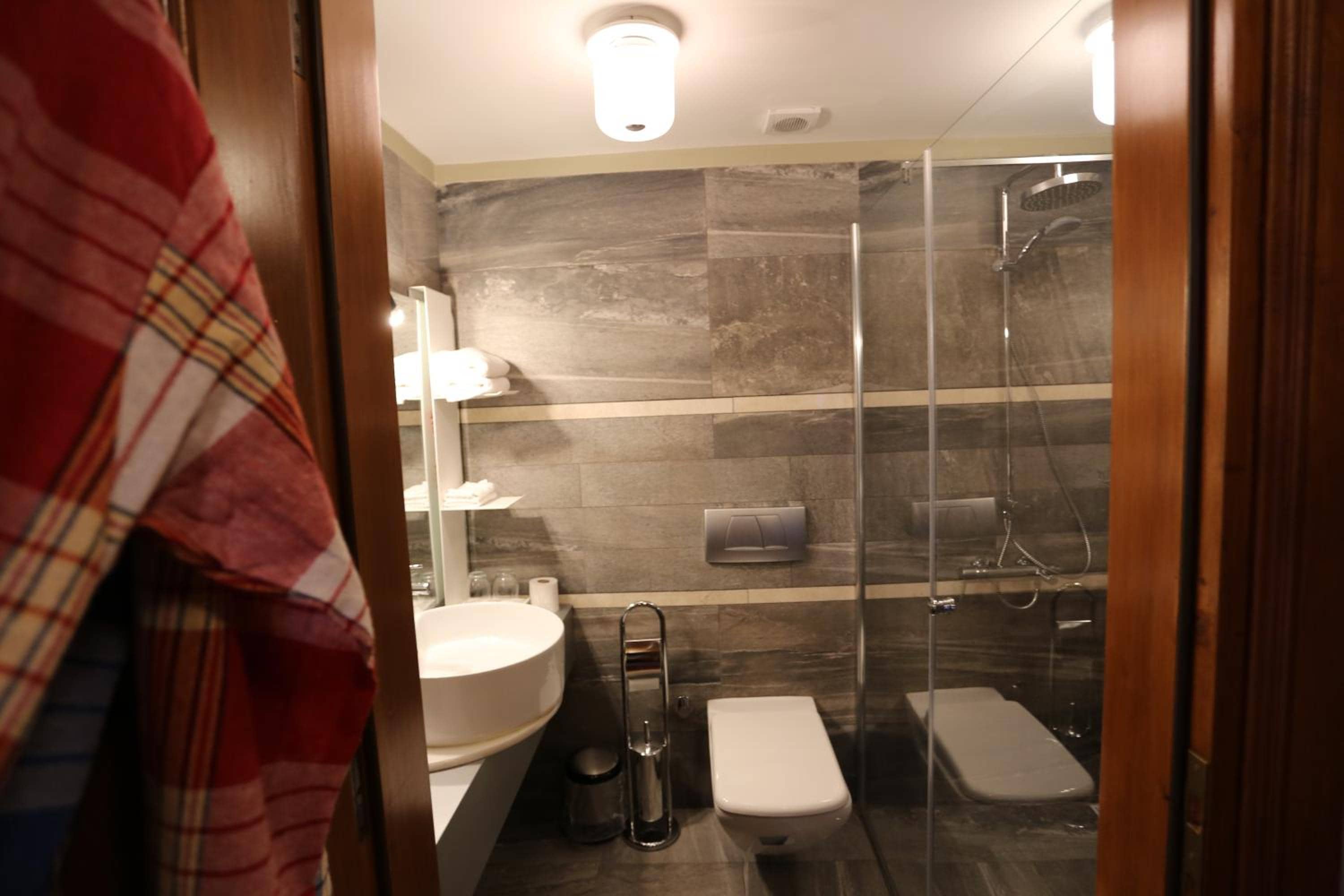 Char Me Hotel — 2