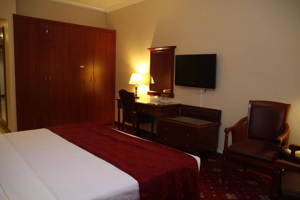 Mount Royal Hotel — 4