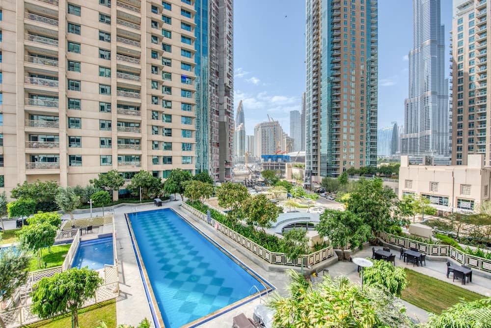Maison Privee - Radiant Urban Retreat with Iconic Burj Khalifa Vws — 5