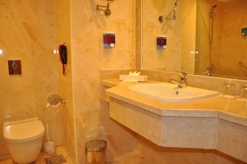 Hawaii Caesar Dreams Resort & Aqua Park - Families and Couples only — 2
