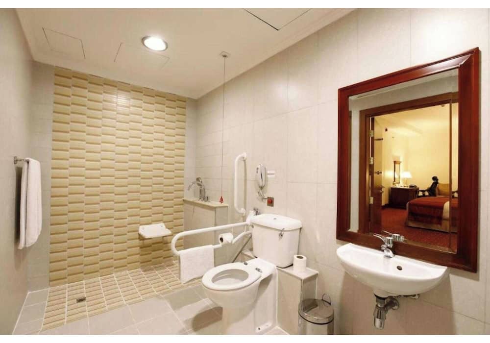 Sunday Hotel Holiday international Dubai — 5