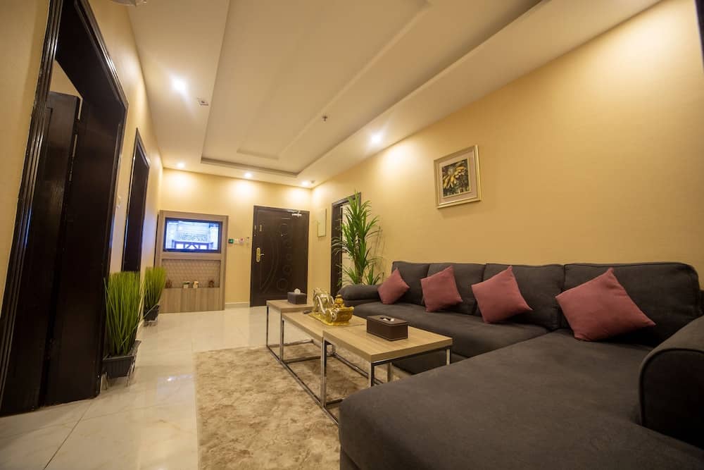 الماسية الأولى للشقق المخدومة  First Diamond Served Apartments — 2