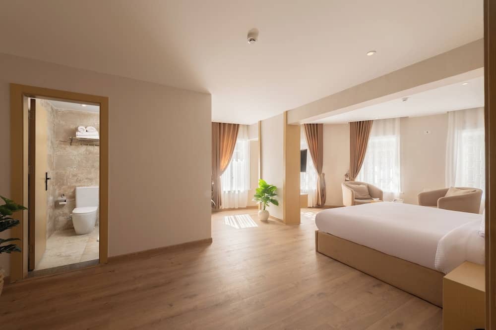 Elegance Grand City Hotel