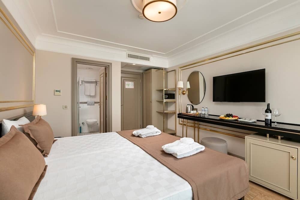 Reo Hotel — 4