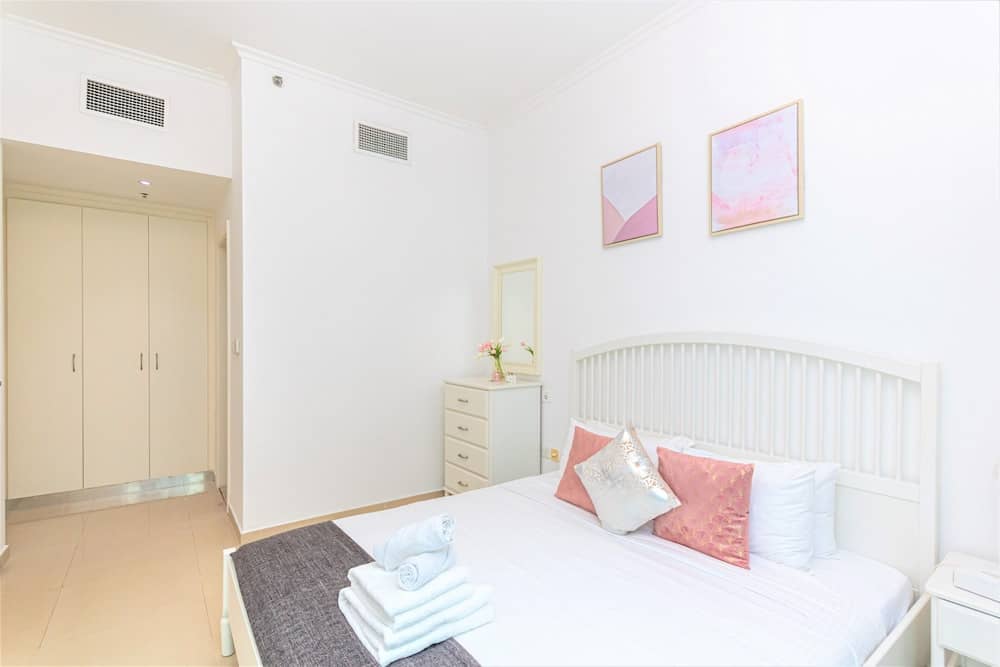 Gorgeous 1 bedroom with balcony in Dubai Marina — 2