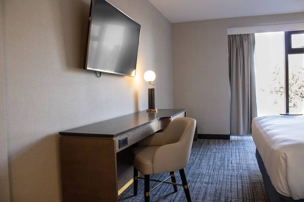 Radisson Blu Vancouver Airport Hotel & Marina — 4